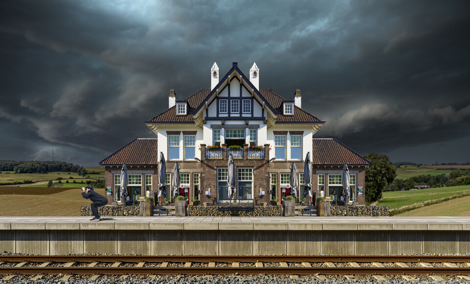 Train Spotter 300dpi 1920px